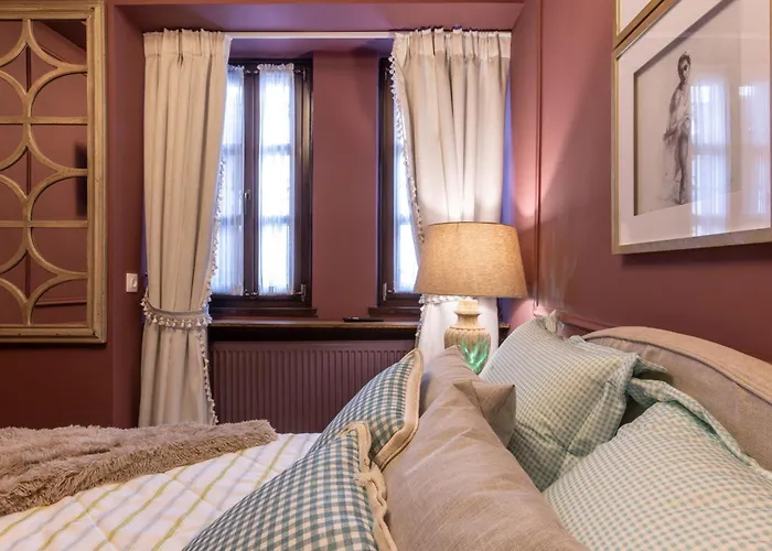 Rock Dandy La Maison De L Ours - Fireplace Retreat *